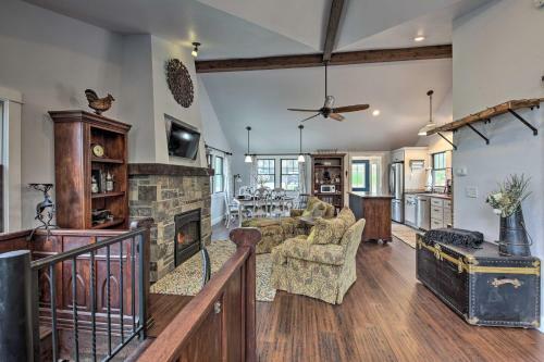 Big Cedar Lake House Views, 100 Ft To Water!