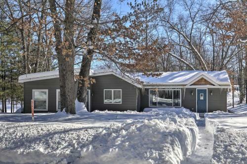 Holcombe Lakefront Cottage Fishing And Snowmobiling