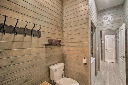 Inviting Anglers Abode With Grill And Rv Hookups