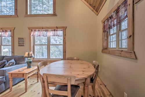 Northwoods Hideaway, 1 Mi To Squirrel Lake!