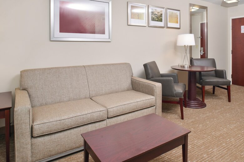 Holiday Inn Express Hotel & Suites Lafayette