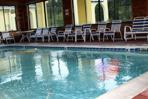 Hotel Golden Manor Inn & Suites