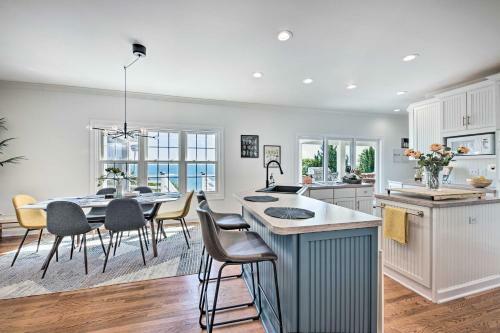 Luxe Waterfront Home On Lake Michigan With Deck