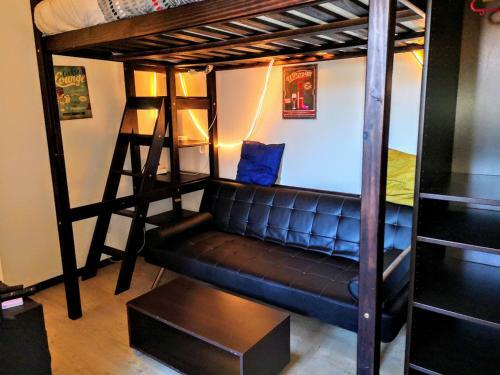 Hostal Petit Studio 13 M2 Avec Terrasse 15 Mn Centre Nimes
