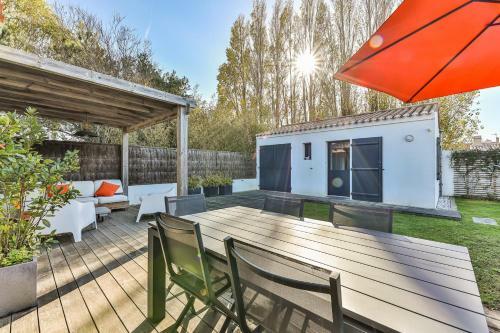 Jolie Maison Avec Piscine Et D�pendance