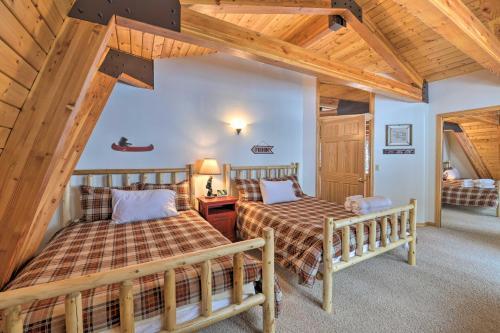 Spacious Alpine Cabin With Fireplace And Deck!