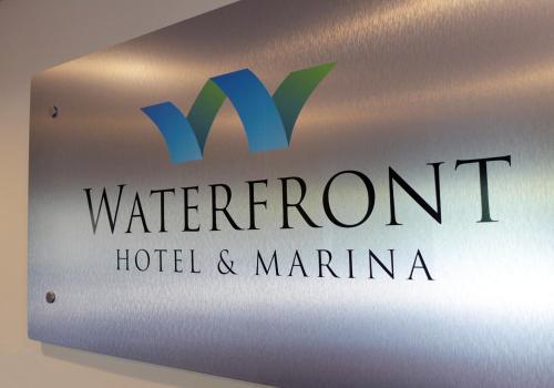 Motel Waterfront Hotel And Marina