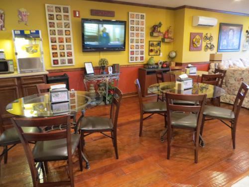 Hotel Patti's Inn And Suites