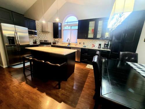 King Bed - Pool Table - Get-a-way Retreat
