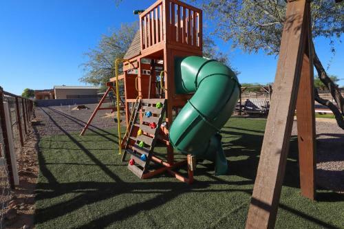 Phoenix Ranch Home With Private Hot Tub And Yard!