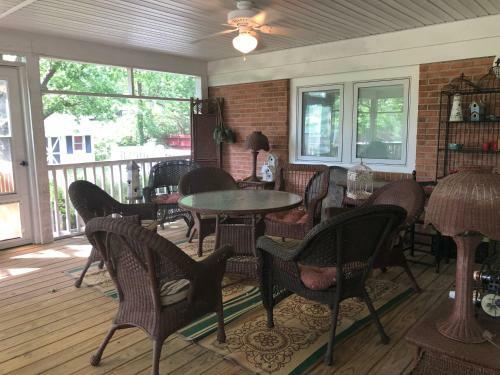Large 5 Br 3ba Vacation Home Near Beaches