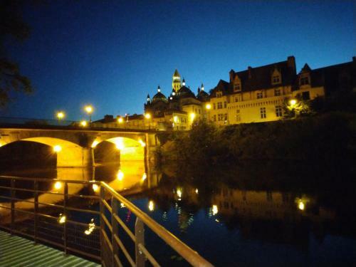 Bed & Breakfast Chambre C�sar- Au 1er Villa Chaumonty