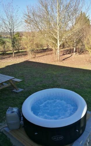 Agroturismo G�tes Les Perouilles - La Roulotte Jacuzzi de Jos�pha
