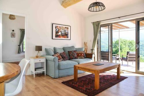 Luxury Countryside Cottage With Mountain Views