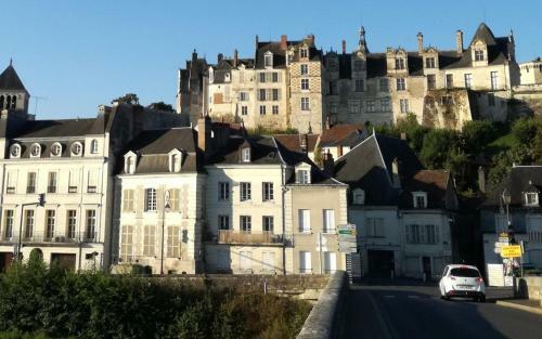 Au Pied Du Ch�teau