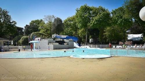 Mobile Ht de Gamme Dans Camping **** Des Pierres Couch�es