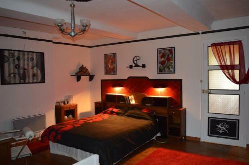 Le Pont de La Pierre Vintage B&B