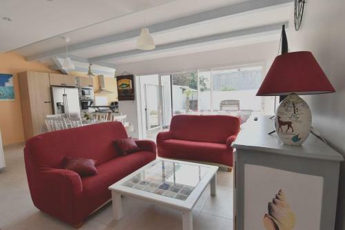 Villa R�cente Beaucoup de Charme Et Piscine