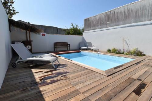 Villa R�cente Beaucoup de Charme Et Piscine