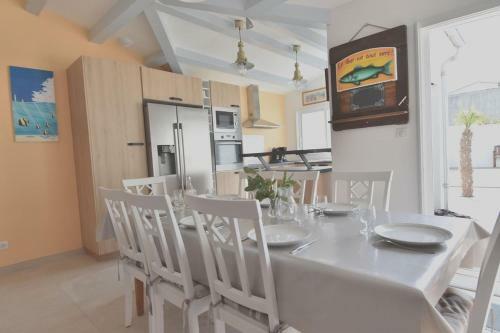 Villa R�cente Beaucoup de Charme Et Piscine