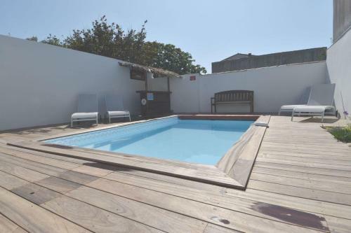 Villa R�cente Beaucoup de Charme Et Piscine