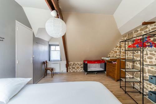 Saint Coulomb, Les Bas Chemins Maison