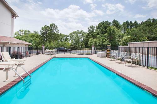 Super 8 Hot Springs