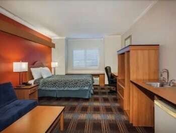 Hotel Days Inn And Suites Antioch