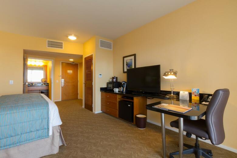 Grand Pacific Palisades Resort & Hotel