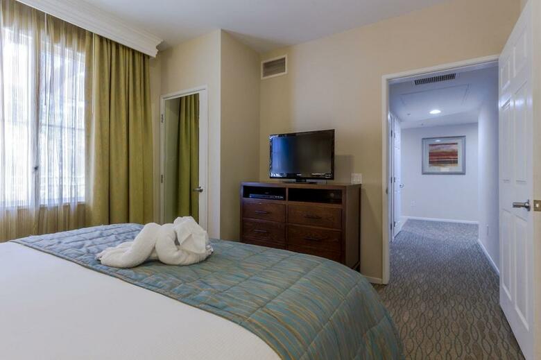 Grand Pacific Palisades Resort & Hotel