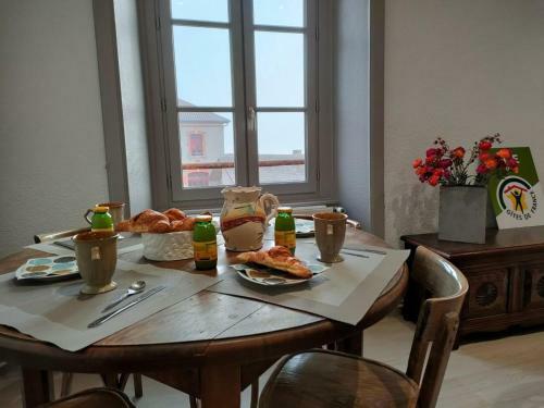 G�te Saint-haon-le-ch�tel, 4 Pi�ces, 10 Personnes - Fr-1-496-252