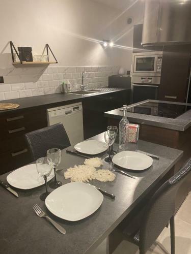 Apartamento Appartement Douillet, Proche Gare, Terrasse, Cave