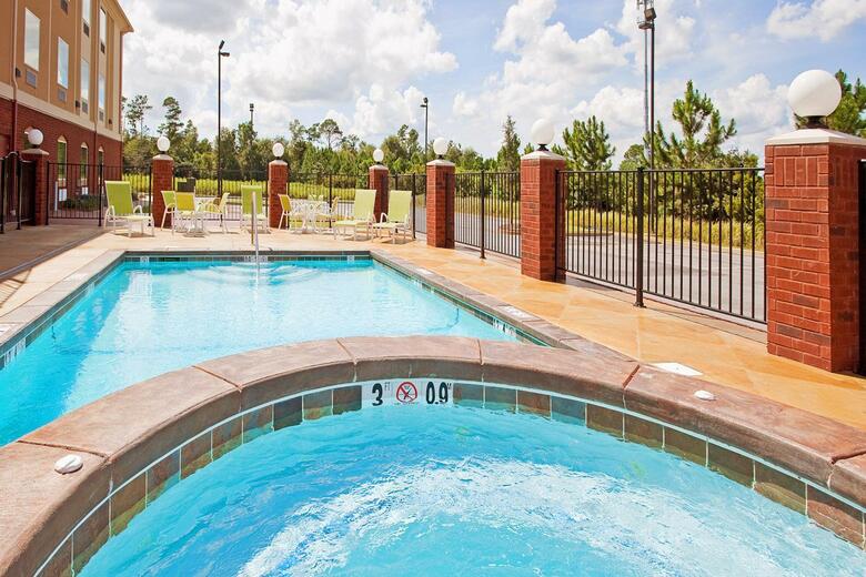 Holiday Inn Express Hotel & Suites Foley