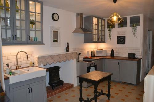 St Jean Du Gard : Spacious Apartment With Use Of Pool