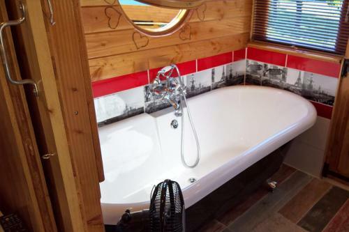 Hostal Roulottes Au Pied Du Vercors