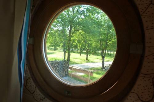 Hostal Roulottes Au Pied Du Vercors