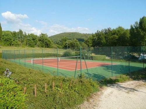 Mazet de Vacances Dans Le Domaine de L'espa�