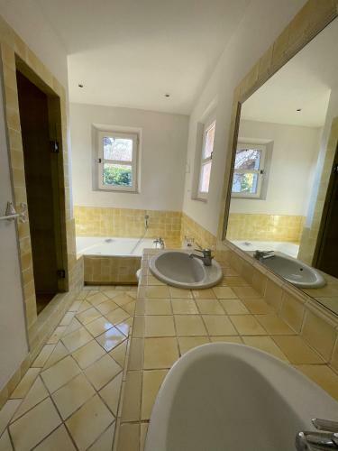 Belle Villa Trop�zienne/calme/piscine/3mn Du Centre
