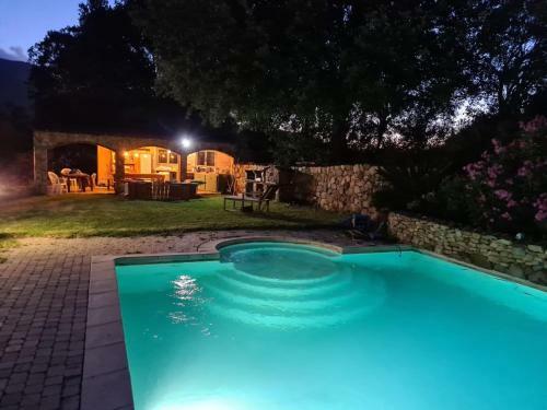 Villa Maison de Caract�re Avec Piscine
