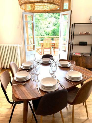 Villa Au Bord de La Rivi�re Avec Spa