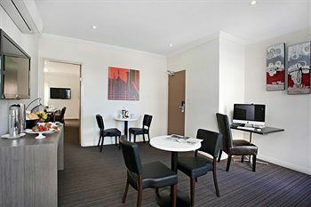 Aparthotel Adara Camperdown Hotel