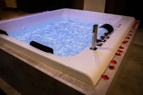 Apartamento Le Loft A Bulles (85m2 Jacuzzi Hammam Billiard Bar Douche Sauna)