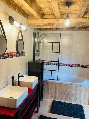 G�te � L?ombre D?une Tour