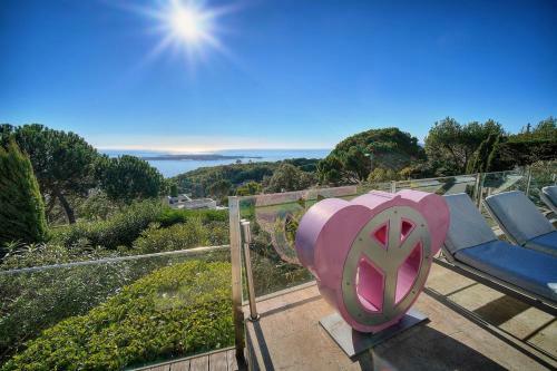 Cannes Luxury Rental - Modern Villa Supercannes