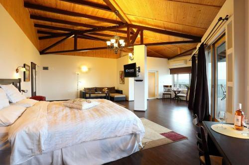 Seven Generations Winery Hotel