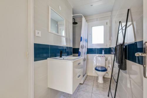 Maison de Vacances Avec Jardin � 50 M de La Plage