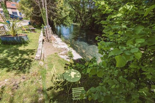 Apartamentos Gites S�r�na� Avec Vue Sur Rivi�re