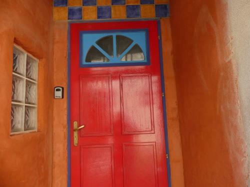 Routier Double Sleeps 6 1k, 1q, 2s Comfortable, Modern, Artistic, Fun