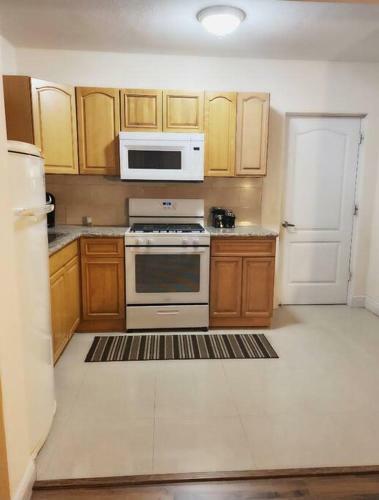 Private Gated 1 Bedroom Guest Cottage