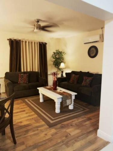 Private Gated 1 Bedroom Guest Cottage